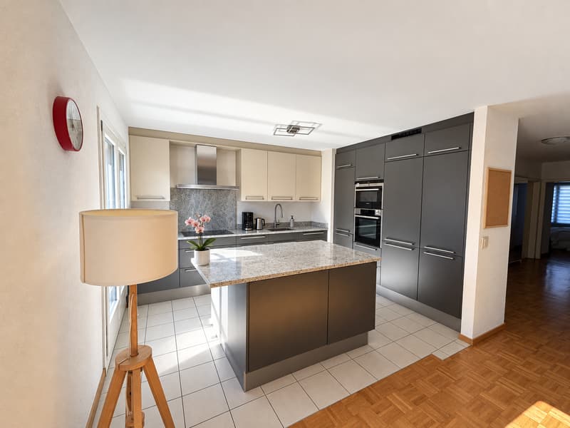 Duplex lumineux de 6 pièces avec mezzanine et balcon à Satigny (4)