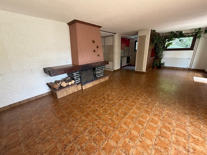 Appartement de 109m2 dans les montagnes Neuchâteloise à rénover à votre image (2)