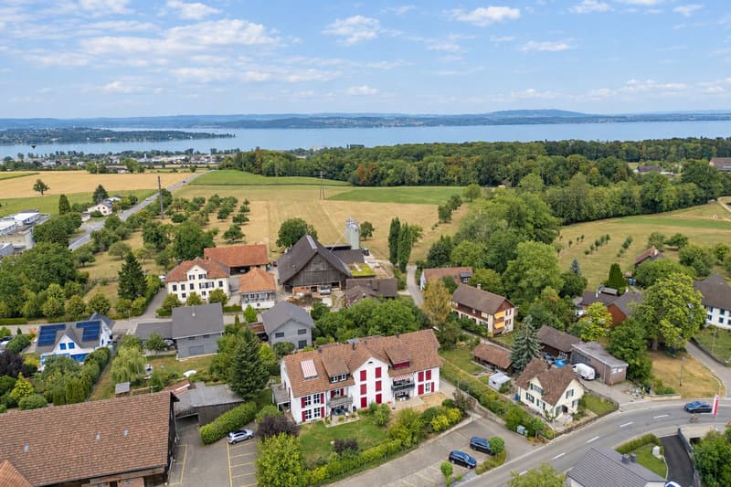 Stilvolle 4,5-Zimmer-Wohnung mit 2 Balkonen, Aufzug & 2 TG-Stp. in Lengwil (3)