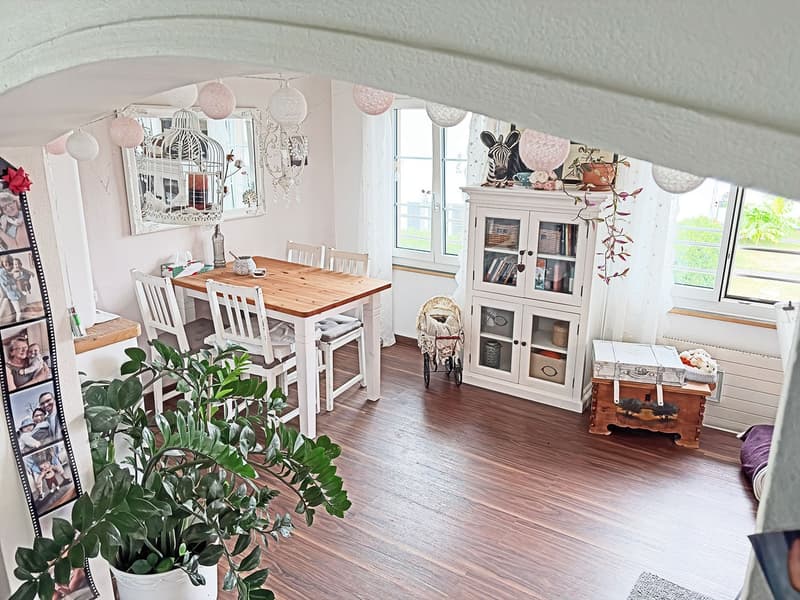 Charmantes 8-Zimmer-Einfamilienhaus mit Garten und Garage in Oberglatt (5)