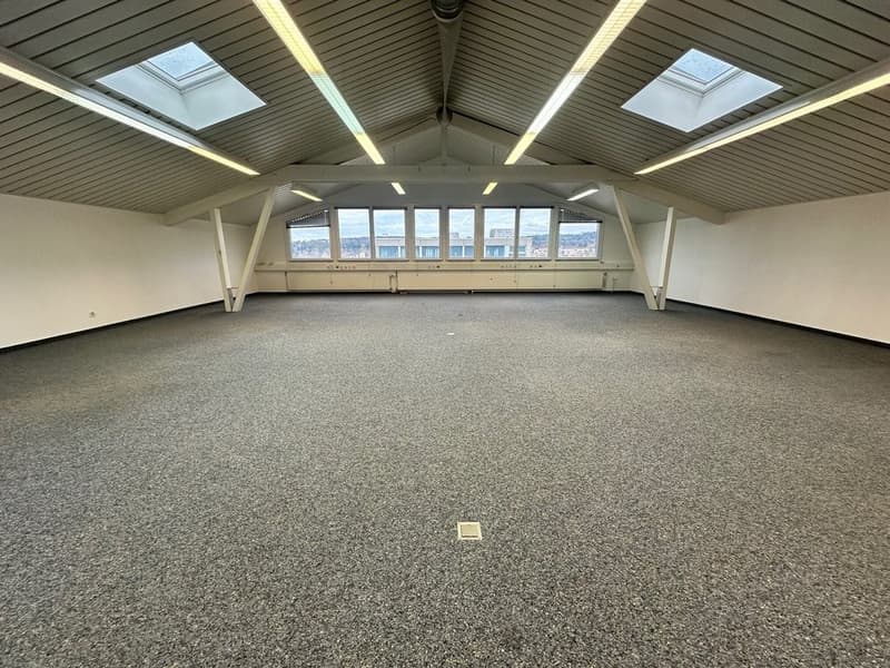 Attractive and bright office space in a prime location in Uster (2)