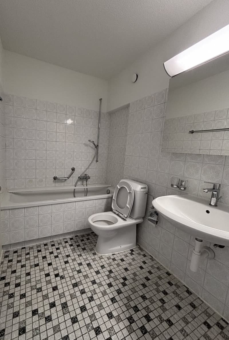 Bad mit Badewanne