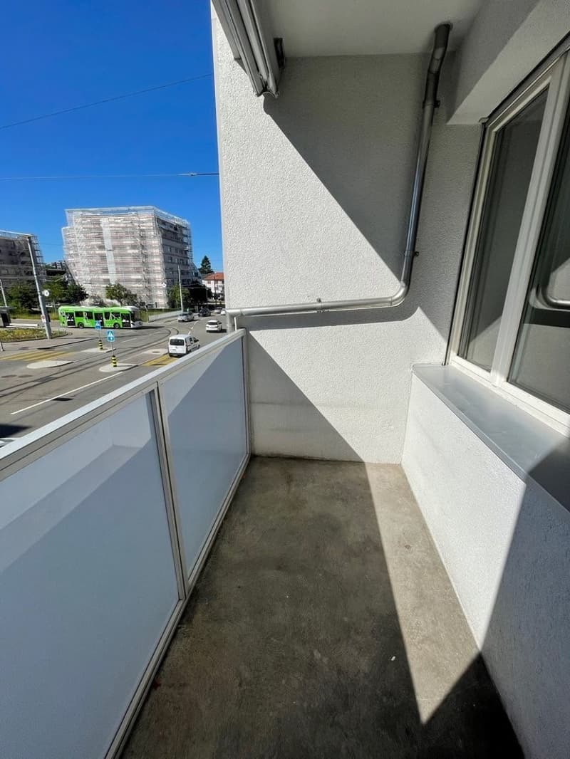 Balkon Strassenseitig