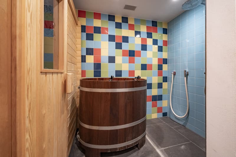 gemeinsame Sauna, Kältebad