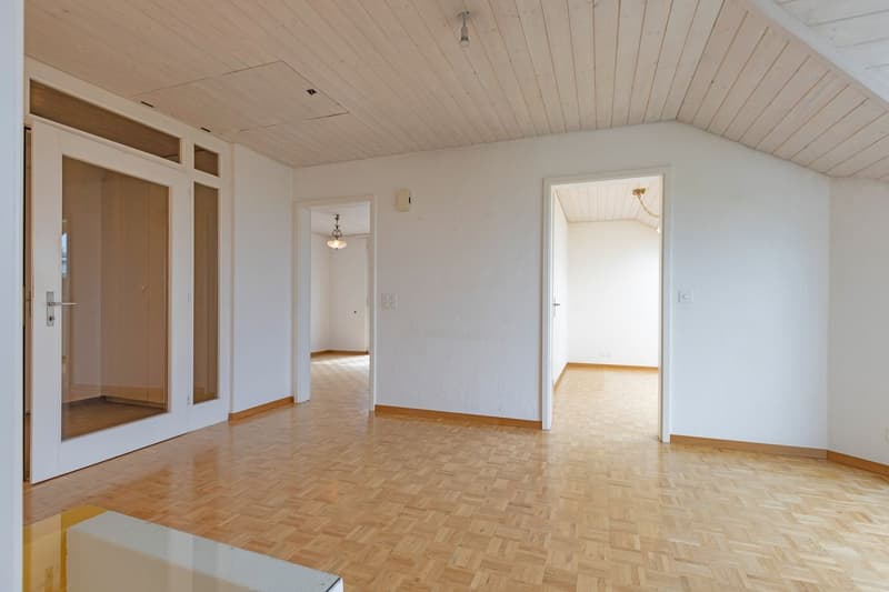 Freistehendes 5.5-Zimmer Einfamilienhaus mit Weitsicht bis zu den Alpen (8)