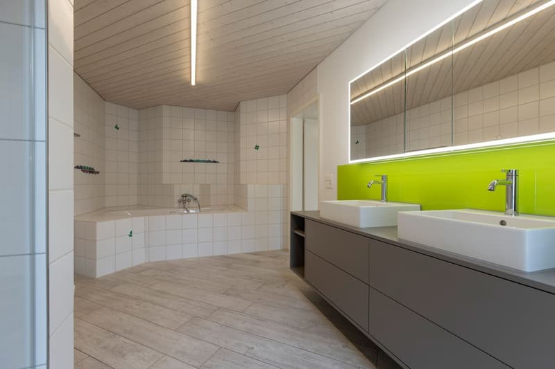 Freistehendes 5.5-Zimmer Einfamilienhaus mit Weitsicht bis zu den Alpen (13)