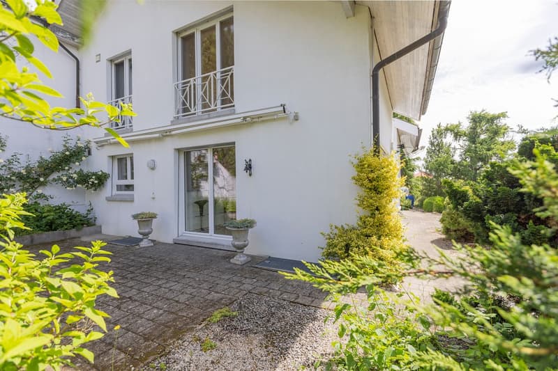 Freistehendes 5.5-Zimmer Einfamilienhaus mit Weitsicht bis zu den Alpen (5)