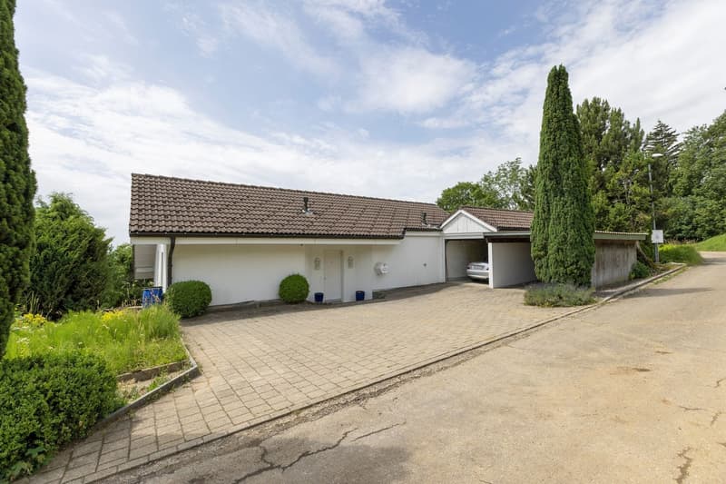Freistehendes 5.5-Zimmer Einfamilienhaus mit Weitsicht bis zu den Alpen (3)