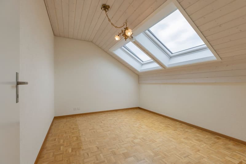 Freistehendes 5.5-Zimmer Einfamilienhaus mit Weitsicht bis zu den Alpen (10)