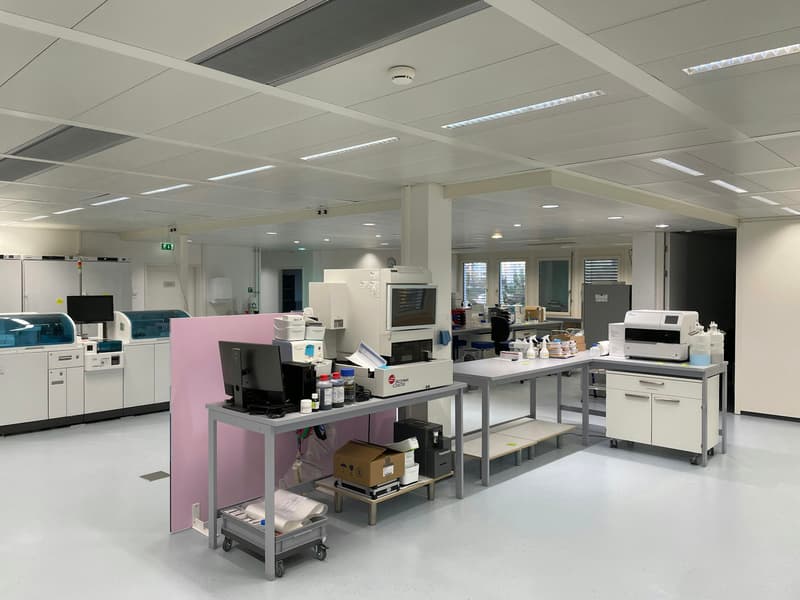 Votre nouvel espace de bureau/laboratoire/cabinet à seulement 4 minutes de l'aéroport de Zurich en transports en commun (7)