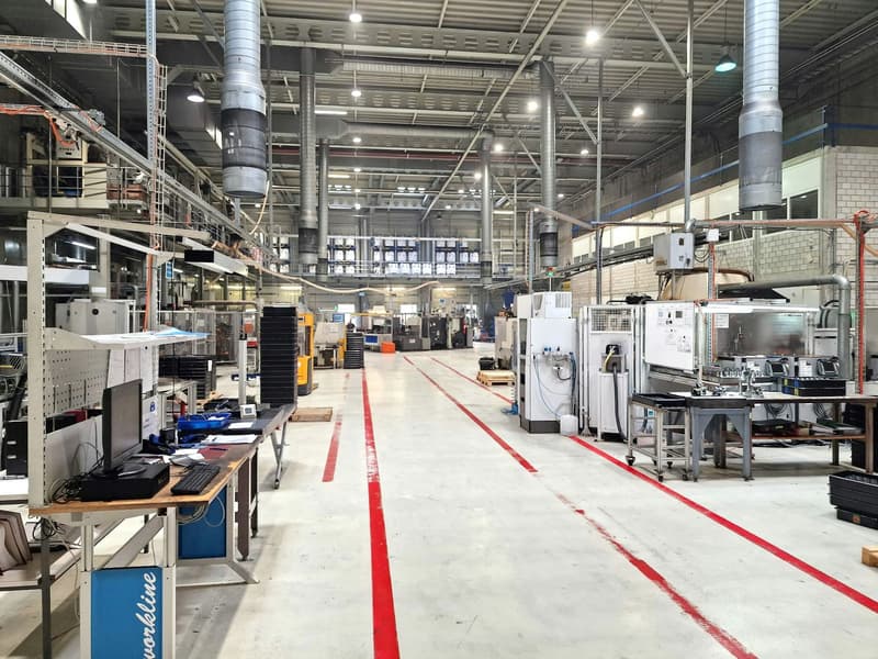 10 m hohe Hallen