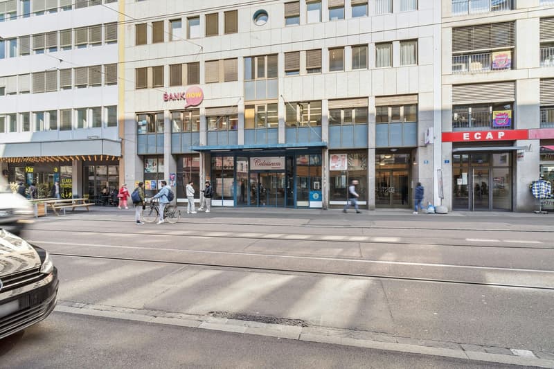 Raum für Visionen: Grosszügige Gewerbefläche im lebendigen Kleinbase (12)