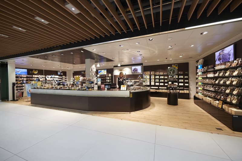 Frequently Visited Corner Retail Space 82 m² Würenlos Highway Rest Stop (1)