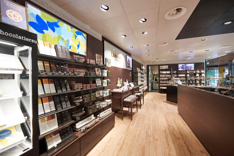 Frequently Visited Corner Retail Space 82 m² Würenlos Highway Rest Stop (5)