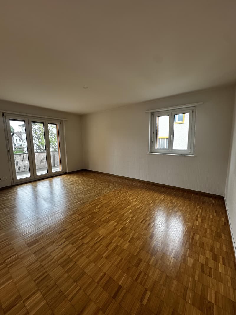 Helle Wohnung mit Balkon in ruhiger Lage von Wetzikon (2)