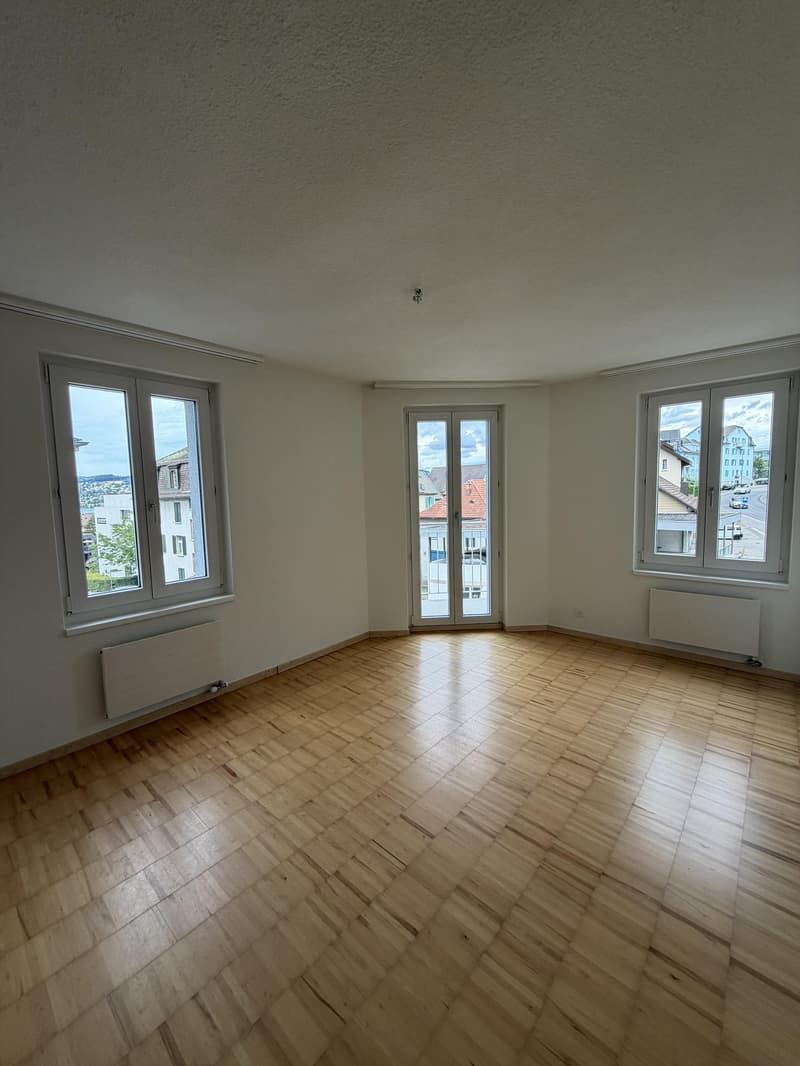 Zentrale 4.5 Zimmerwohnung in Horgen (2)