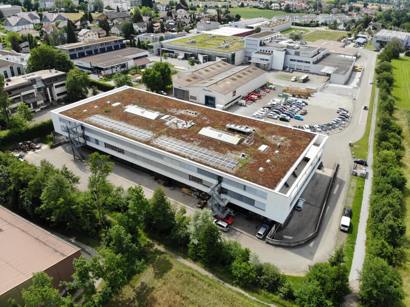 Attraktive Lagerfläche mit eigenem direktem Warenlift (7)