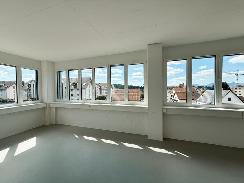 Lichtdurchflutete Büroräumlichkeit in Oftringen (4)