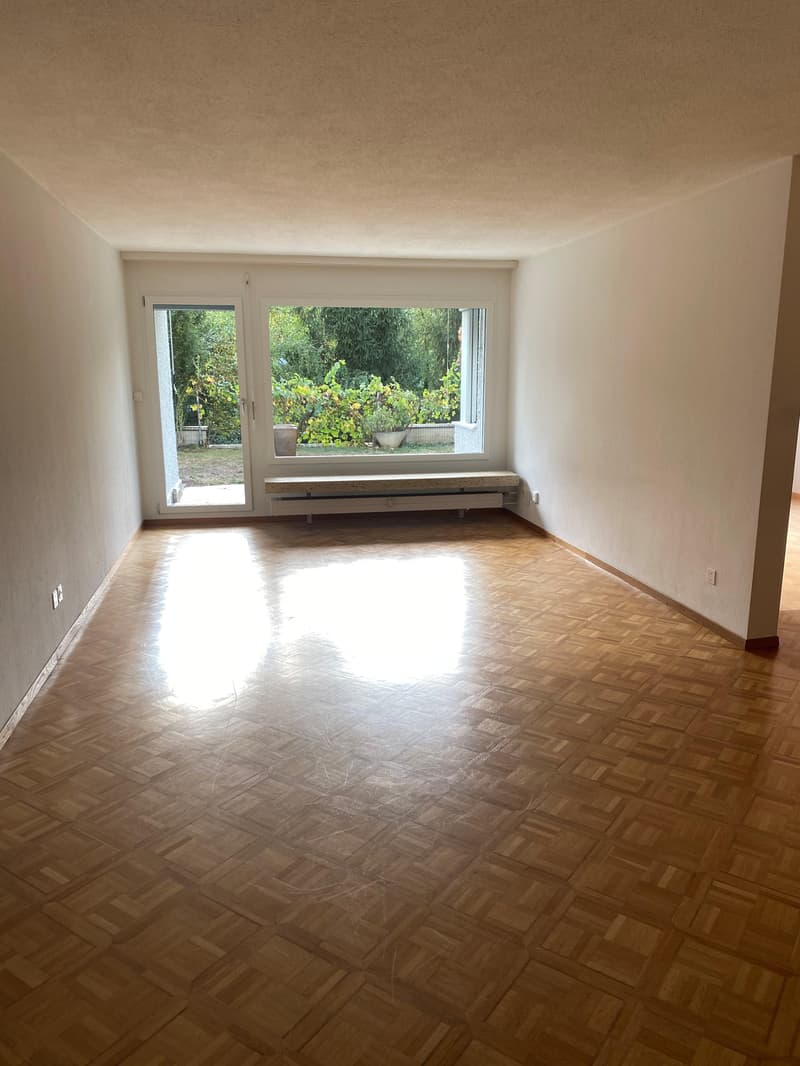 Sonnige Wohnung mit eigenem Garten in Höngg (3)