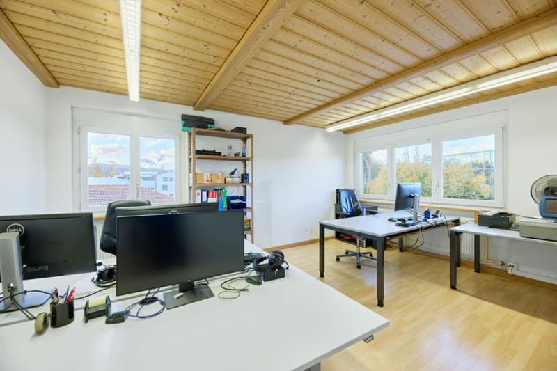 Helles Eckbüro für konzentriertes Arbeiten