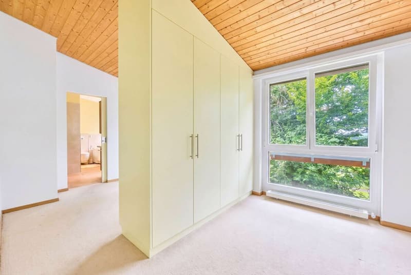 Sicht aus dem Zimmer 3 ins Ankleide- und Badezimmer