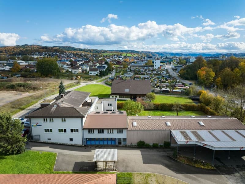 Nord-West-Ansicht mit optional verfügbaren 400 m2 grossen Lagerhalle -1.31