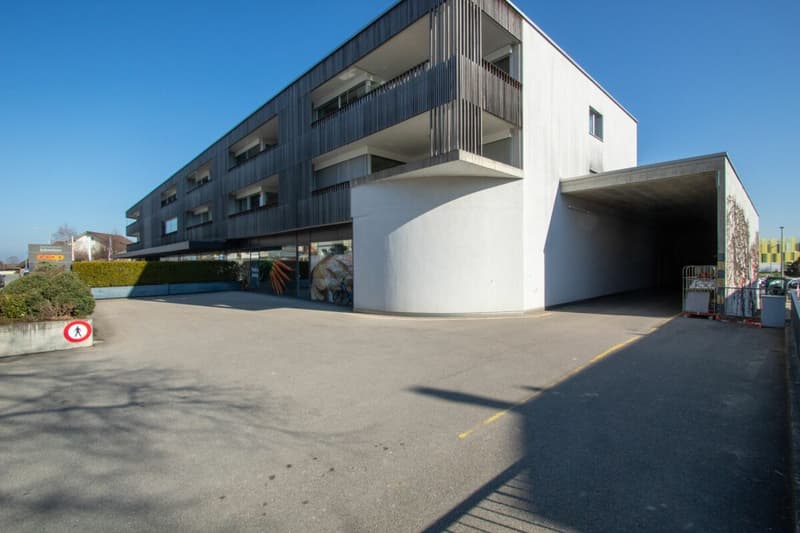Investissement commercial attractif avec locataire principal à long terme au centre de Schmitten (2)