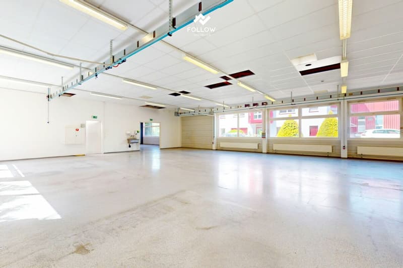 Moderne Gewerbehalle mit Büro und vielseitigem Nutzungspotenzial in Marly (14)