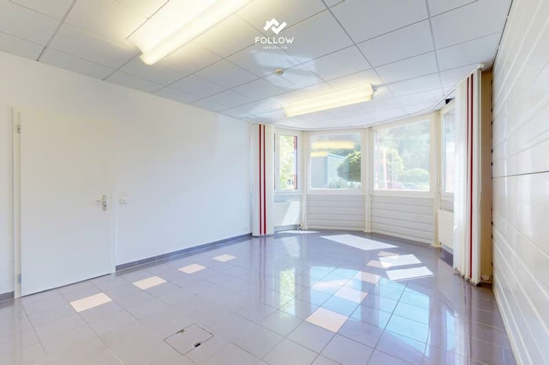 Moderne Gewerbehalle mit Büro und vielseitigem Nutzungspotenzial in Marly (10)