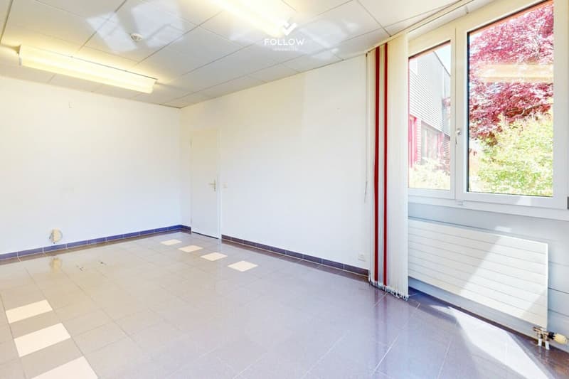 Moderne Gewerbehalle mit Büro und vielseitigem Nutzungspotenzial in Marly (12)