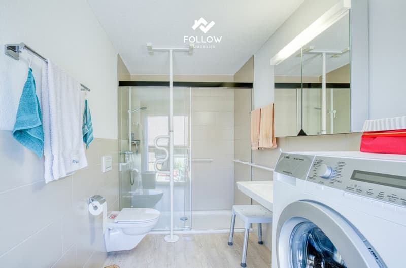 Lichtdurchfluteter Wohntraum: Elegante 4.5-Zimmer-Wohnung an bester Lage in Brügg (11)