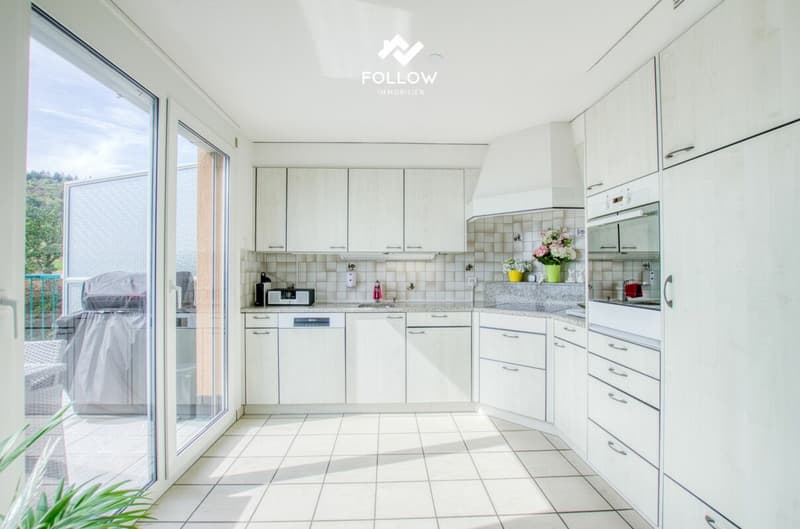 Panoramablick über den Bielersee: Modernisierte Attika-Traumwohnung in Twann (11)
