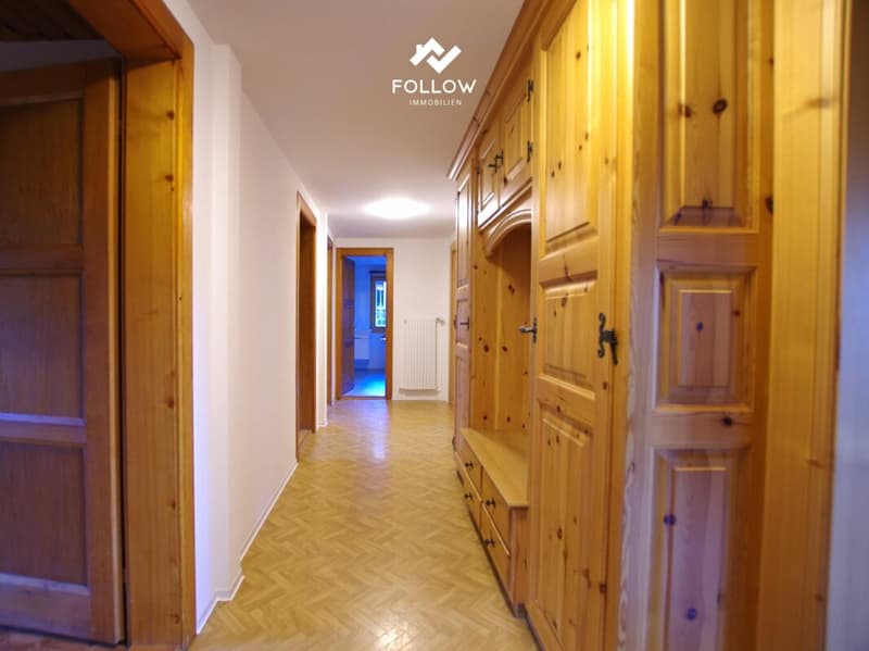 Grosse, teilrenovierte und familienfreundliche 4.5-Zimmer-Wohnung mit Balkon und Gartenanteil im Dorfzentrum von Fiesch (8)