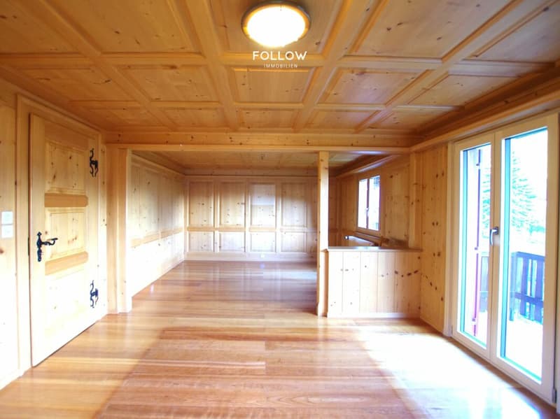 Grosse, teilrenovierte und familienfreundliche 4.5-Zimmer-Wohnung mit Balkon und Gartenanteil im Dorfzentrum von Fiesch (2)