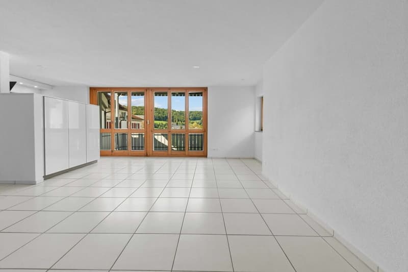 Bright and airy maisonette apartment in an idyllic location with a balcony! (5)