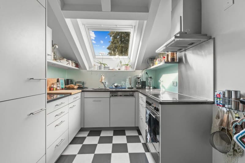 Charmante Dachwohnung an stadtnaher und sonniger Lage! (8)