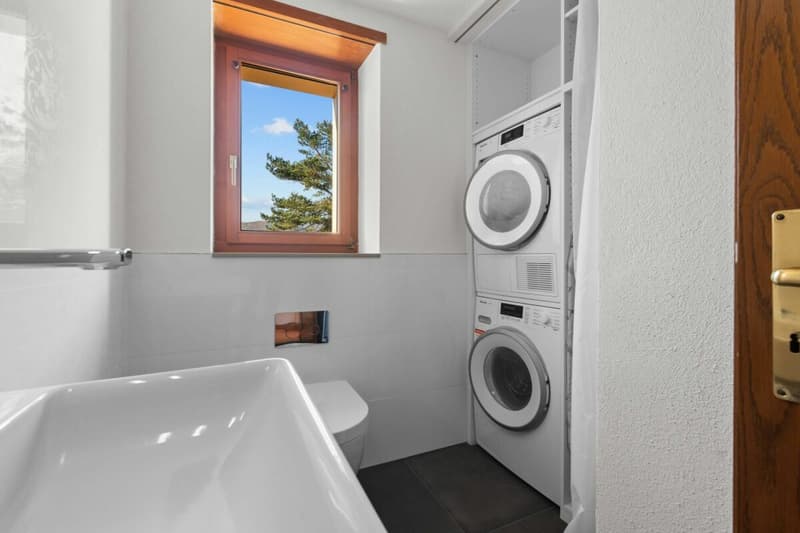 Maisonettewohnung mit Cheminée, Gartensitzplatz und 2 Aussenparkplätzen! (5)
