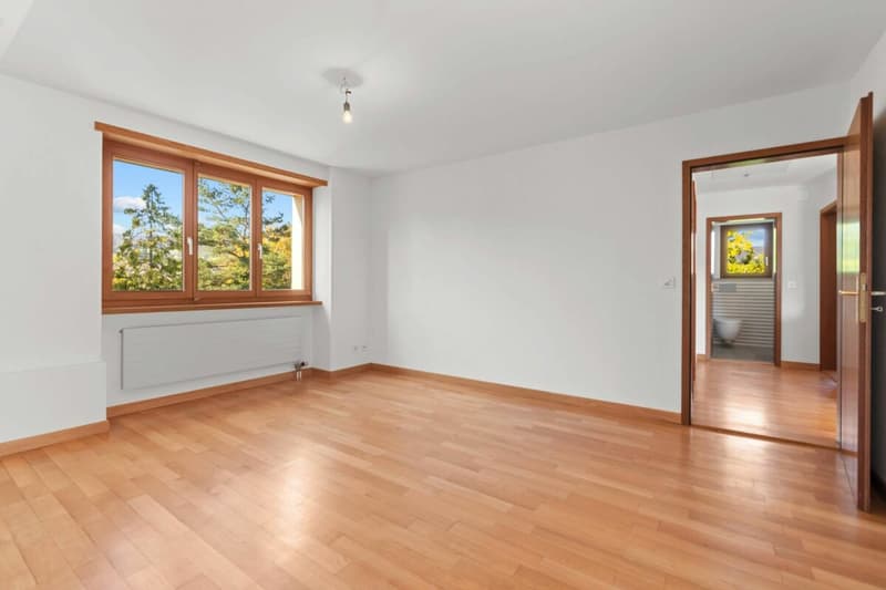 Maisonettewohnung mit Cheminée, Gartensitzplatz und 2 Aussenparkplätzen! (8)