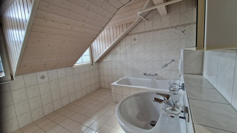 Schöne Dachwohnung mit Lift! (5)