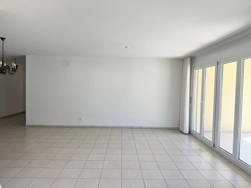 4.5-ZIMMERWOHNUNG MIT GROSSZÜGIGEM BALKON UND VIELSEITIGEN NEBENRÄUMEN (8)