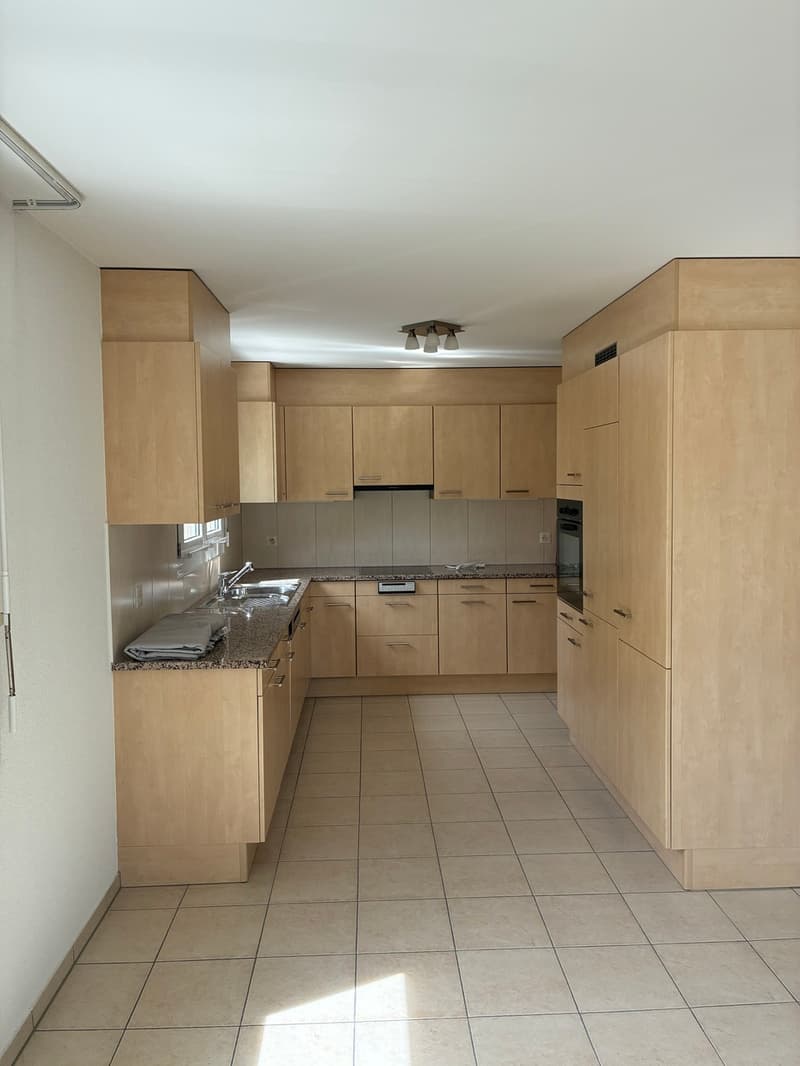 4.5-ZIMMERWOHNUNG MIT GROSSZÜGIGEM BALKON UND VIELSEITIGEN NEBENRÄUMEN (4)