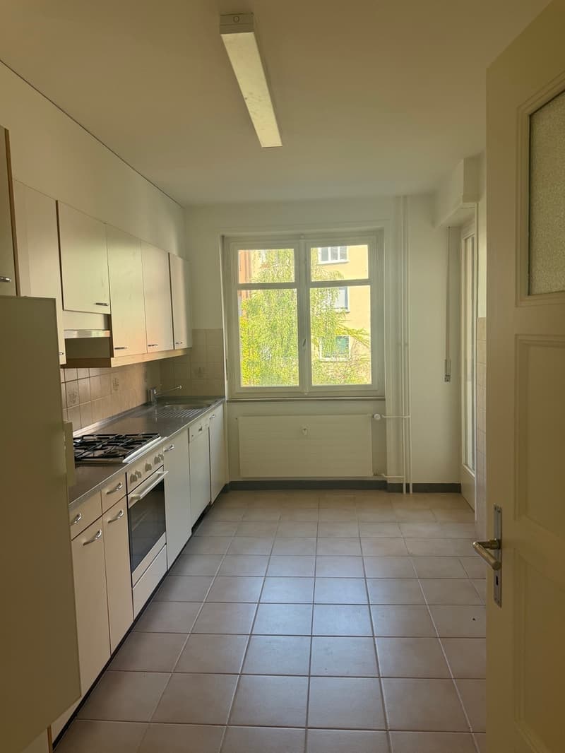 Helle 2.5 Zimmer Wohnung (1)