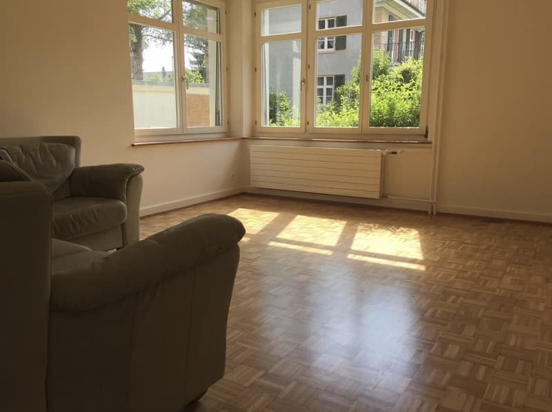 Attraktive 3.5-Zimmerwohnung mit Balkon an ruhiger Lage (1)