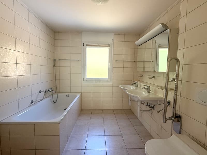 4.5-ZIMMERWOHNUNG MIT GROSSZÜGIGEM BALKON UND VIELSEITIGEN NEBENRÄUMEN (6)