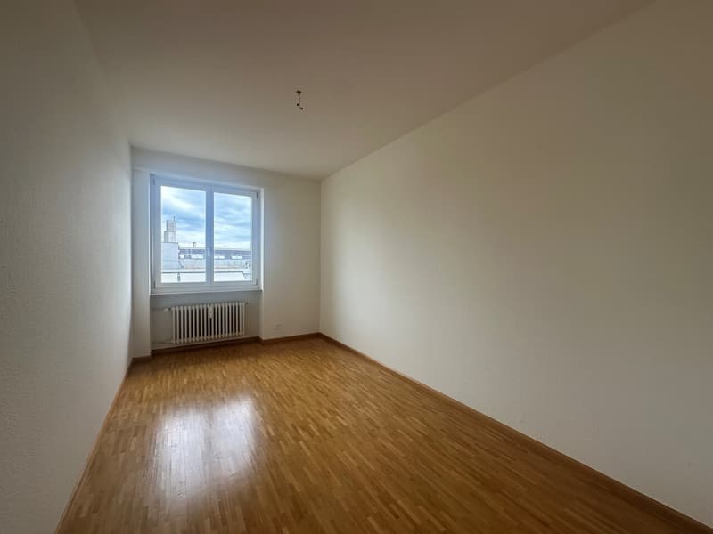 Helle 3.5 Zimmerwohnung mit Lift und Balkon (2)
