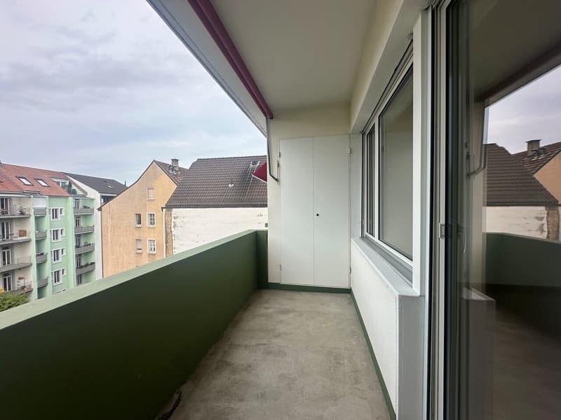 Helle 3.5 Zimmerwohnung mit Lift und Balkon (1)