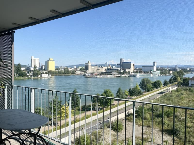 "Traumwohnung - atemberaubende Aussicht ins Dreiländereck/ Rheinhafen Basel,CH / Weil,D / Huningue,F" (1)