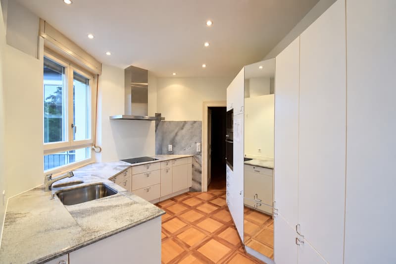 Schöner Altbau an bester Lage! (1)