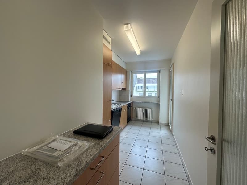 Helle 3.5 Zimmerwohnung mit Lift und Balkon (6)
