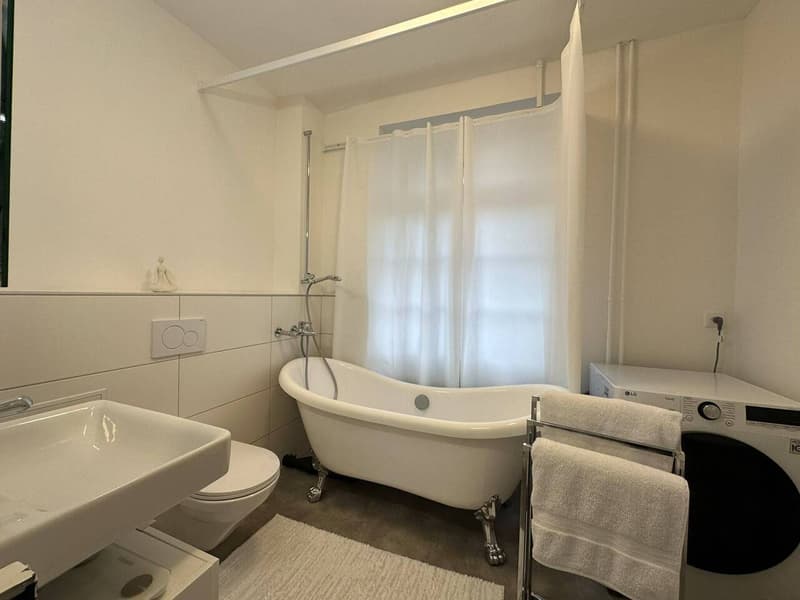 2.5-Zimmer Wohnung mit Altbaucharme und Balkon im St. Johann! (3)